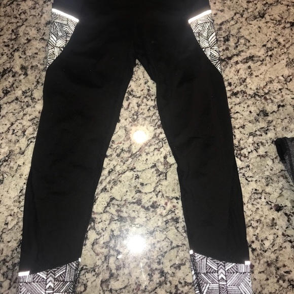 ATHLETA black leggings with geometrical detailing! - Picture 1 of 6